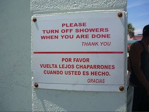 cartel en columna mal traducido